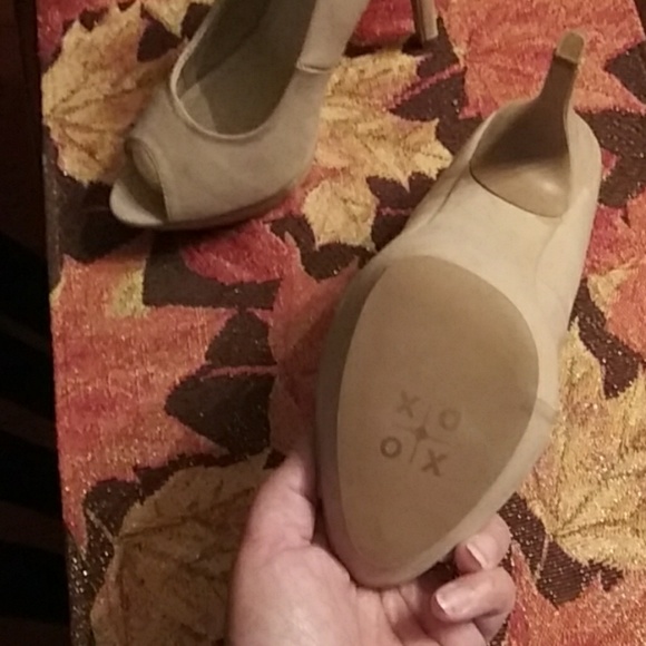 Heels - Picture 2 of 3